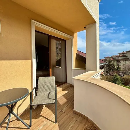 Large Luxury With Sea Views, Pool, Gym & Free Parking Apartment *