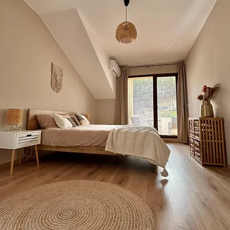 Apartment Large Luxury With Sea Views, Pool, Gym & Free Parking Warna