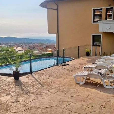Large Luxury With Sea Views, Pool, Gym & Free Parking * Warna