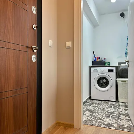 Large Luxury With Sea Views, Pool, Gym & Free Parking Apartment *