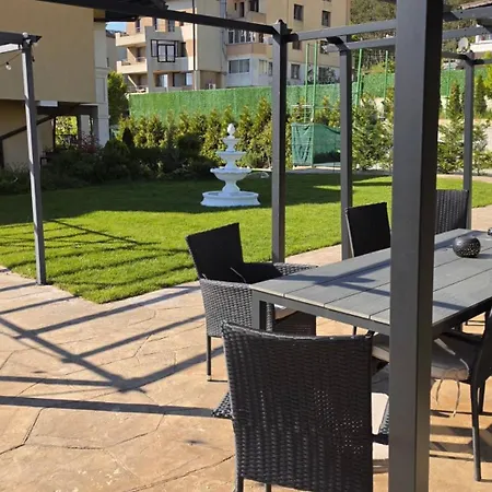 Apartment Large Luxury With Sea Views, Pool, Gym & Free Parking *