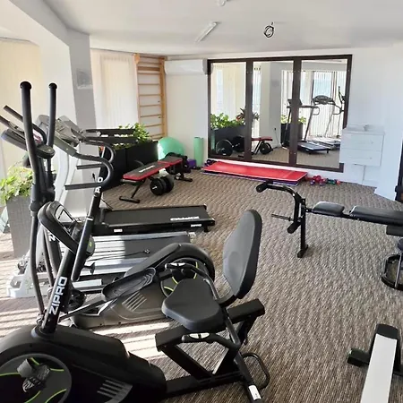 Large Luxury With Sea Views, Pool, Gym & Free Parking Warna