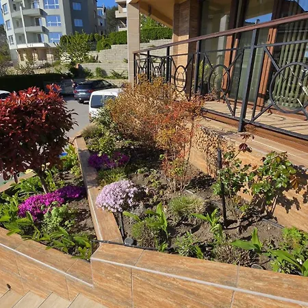 Large Luxury With Sea Views, Pool, Gym & Free Parking Apartment