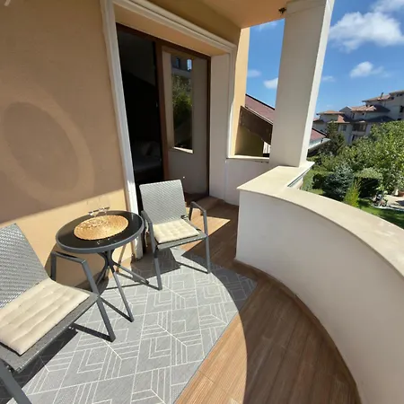 Large Luxury With Sea Views, Pool, Gym & Free Parking Βάρνα