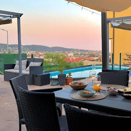 Large Luxury With Sea Views, Pool, Gym & Free Parking Βάρνα