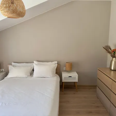 Large Luxury With Sea Views, Pool, Gym & Free Parking *