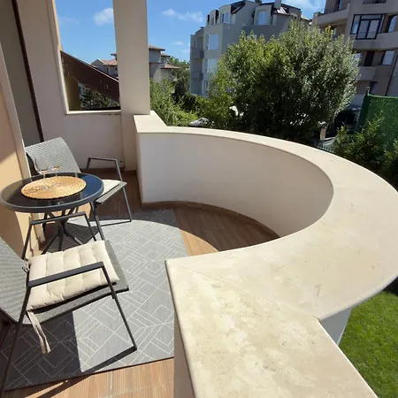 Large Luxury With Sea Views, Pool, Gym & Free Parking Διαμέρισμα Βάρνα