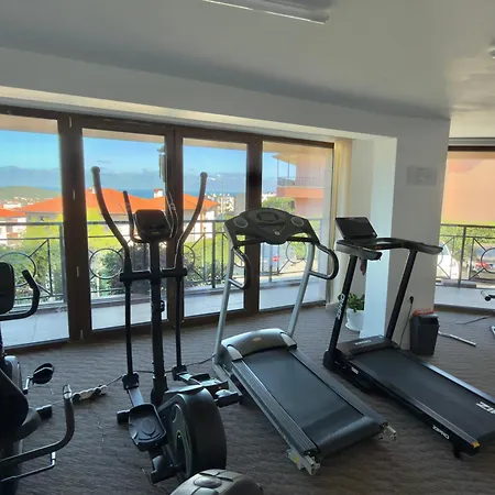 Large Luxury With Sea Views, Pool, Gym & Free Parking *