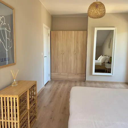 Large Luxury With Sea Views, Pool, Gym & Free Parking *