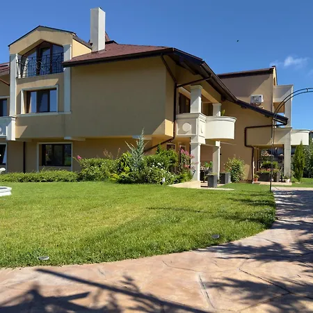Large Luxury With Sea Views, Pool, Gym & Free Parking Βάρνα