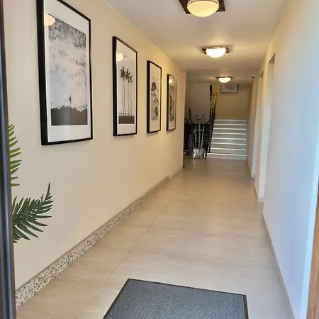 Large Luxury With Sea Views, Pool, Gym & Free Parking Διαμέρισμα *