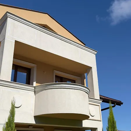 Διαμέρισμα Large Luxury With Sea Views, Pool, Gym & Free Parking *